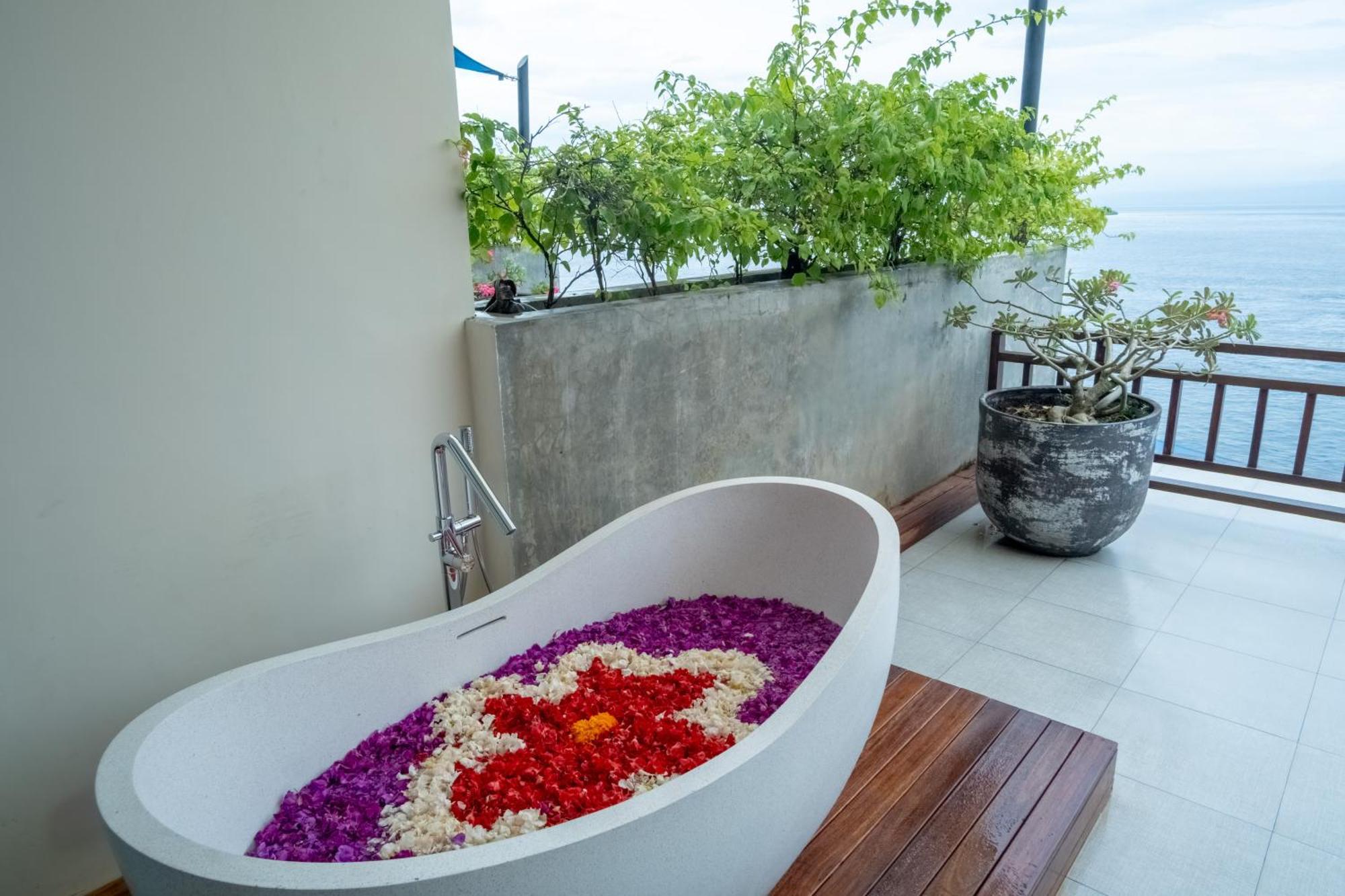Resort Adiwana Warnakali Toyapakeh
